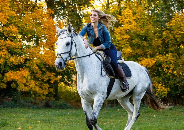 Женщины садятся на лошадь, чтобы испытать оргазм?