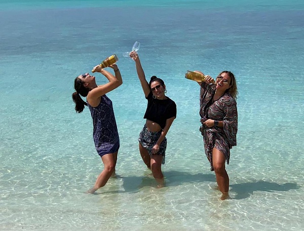 Дорогие отели, пляжи и шампанское, как отмечала праздники золотая молодежь