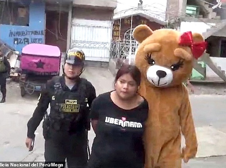 Полицейский маскарад. МИШКА С СЮРПРИЗОМ