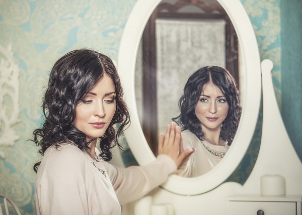 Модная психотерапия - раздеться догола перед зеркалом и любоваться собой